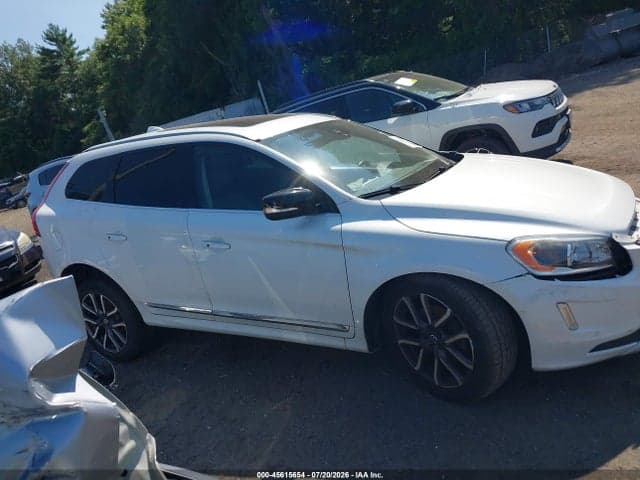 2017 VOLVO XC60 T6 DYNAMIC 12