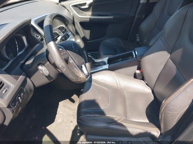 2017 VOLVO XC60 T6 DYNAMIC 5
