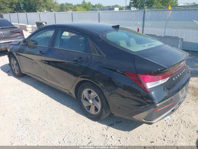 2025 HYUNDAI ELANTRA SE 3