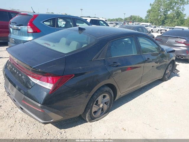 2025 HYUNDAI ELANTRA SE 4