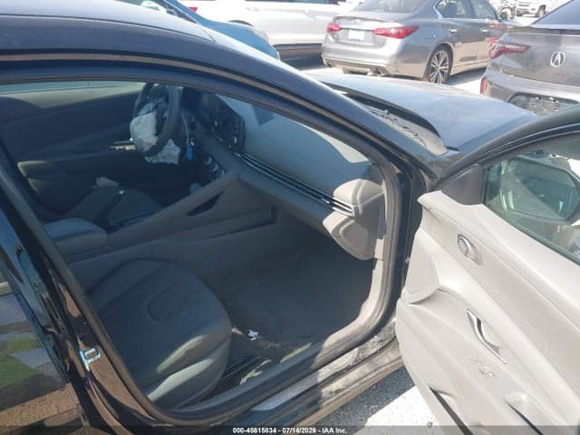 2025 HYUNDAI ELANTRA SE 5