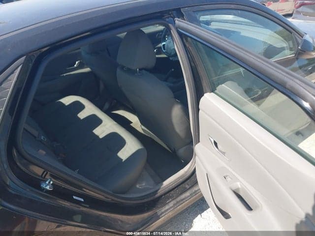 2025 HYUNDAI ELANTRA SE 8