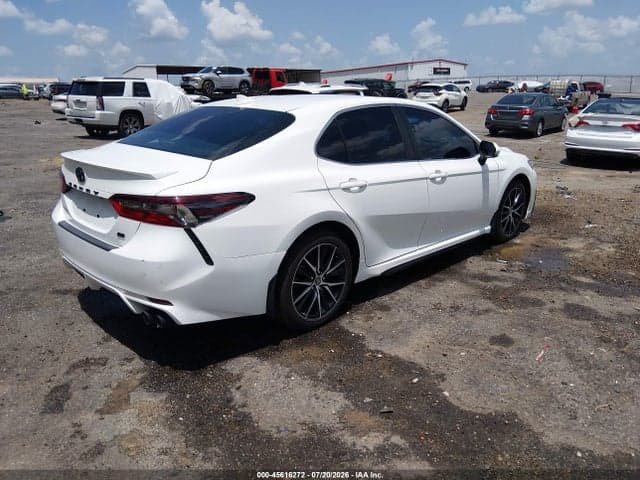 2023 TOYOTA CAMRY SE 4