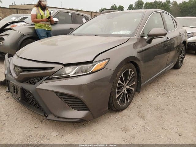 2020 TOYOTA CAMRY SE AWD 2