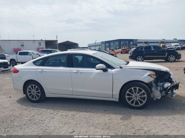 2017 FORD FUSION SE 13