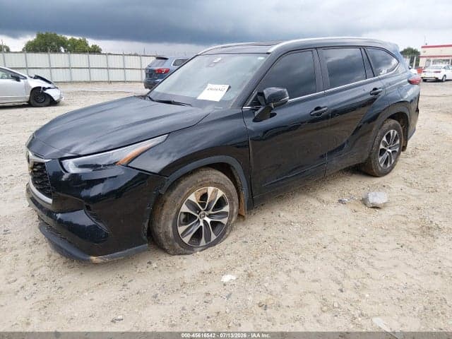 2023 TOYOTA HIGHLANDER XLE 2
