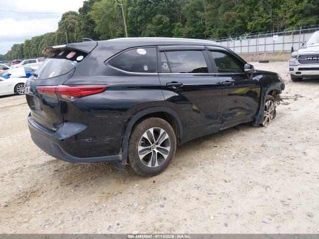 2023 TOYOTA HIGHLANDER XLE 4