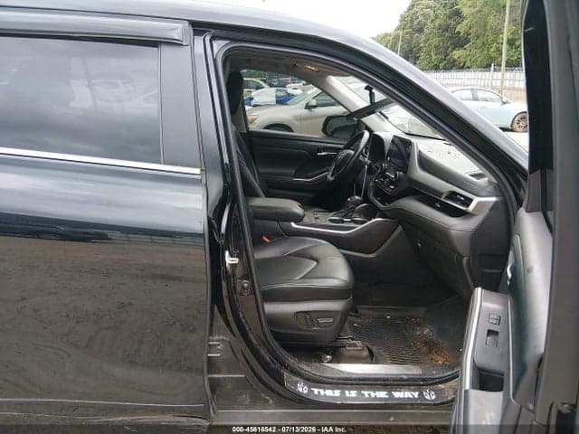 2023 TOYOTA HIGHLANDER XLE 5