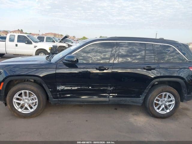 2025 JEEP GRAND CHEROKEE LAREDO X 4X2 18