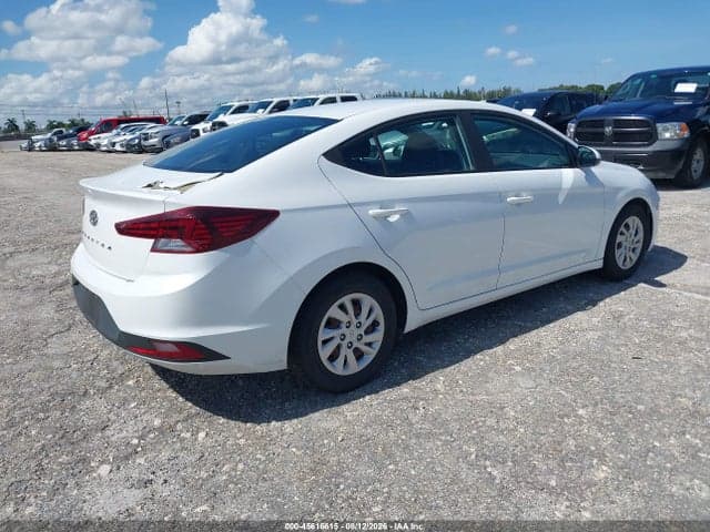 2019 HYUNDAI ELANTRA SE 4