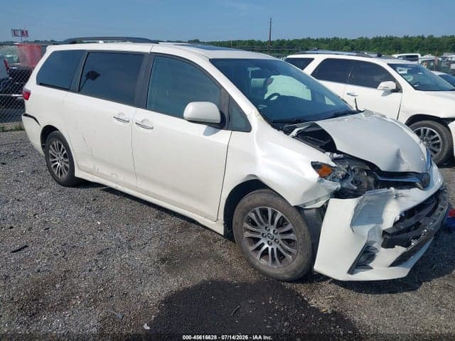 2020 TOYOTA SIENNA XLE - 1