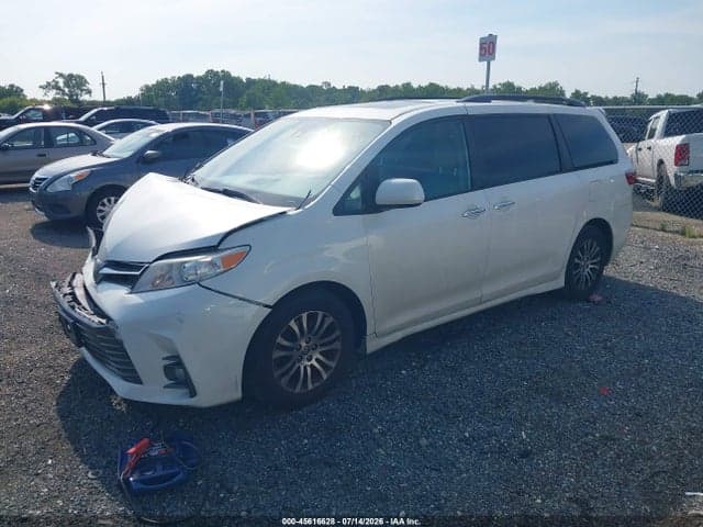 2020 TOYOTA SIENNA XLE 2