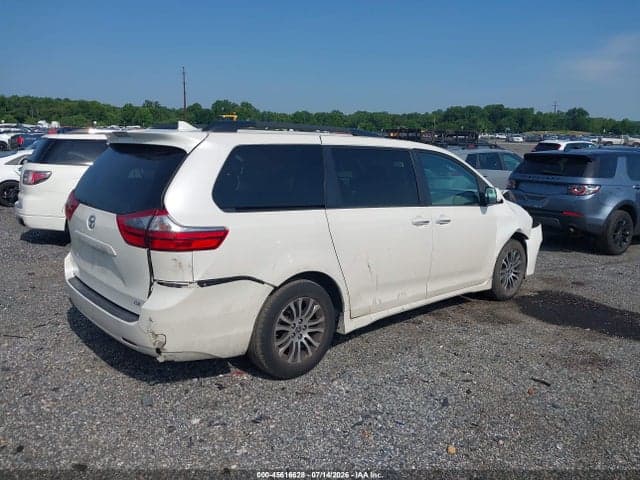 2020 TOYOTA SIENNA XLE 4