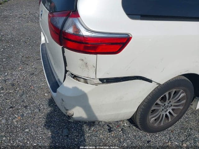 2020 TOYOTA SIENNA XLE 6
