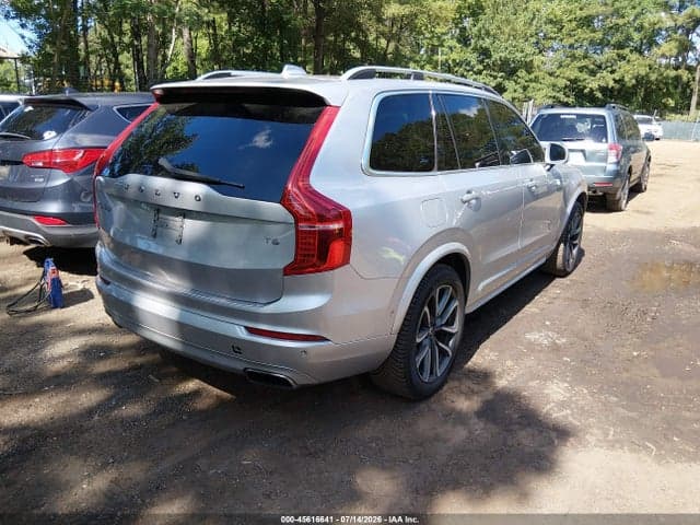 2017 VOLVO XC90 T6 MOMENTUM 4