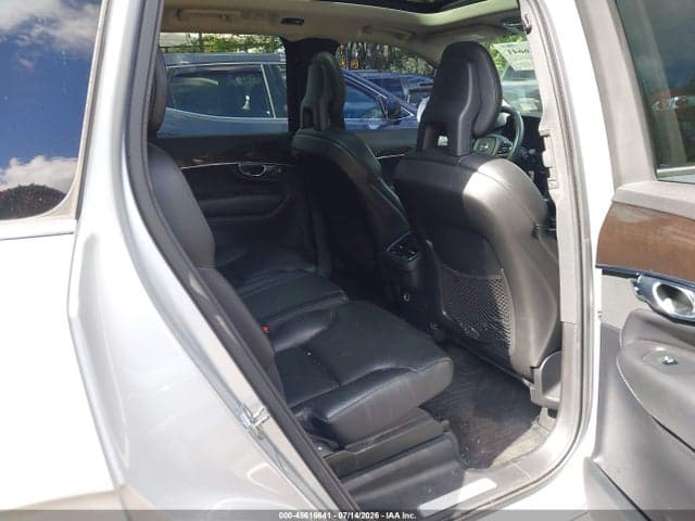 2017 VOLVO XC90 T6 MOMENTUM 8