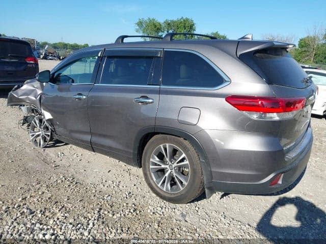 2017 TOYOTA HIGHLANDER LE PLUS 3