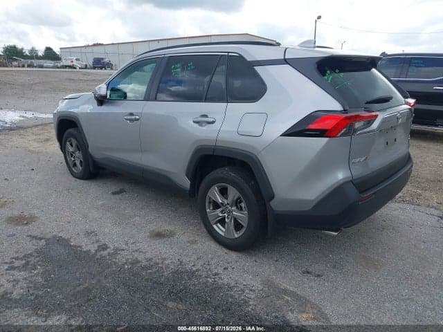 2024 TOYOTA RAV4 XLE 3