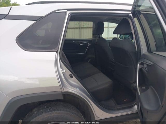 2024 TOYOTA RAV4 XLE 8