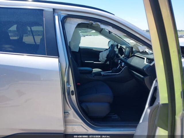 2020 TOYOTA RAV4 LE 5