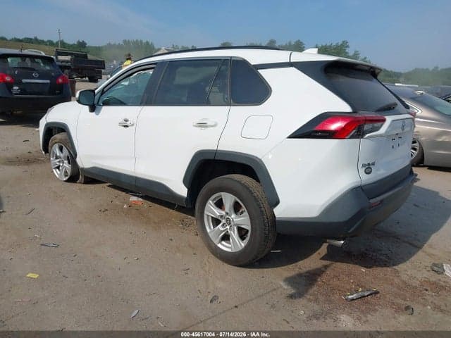 2021 TOYOTA RAV4 XLE 3