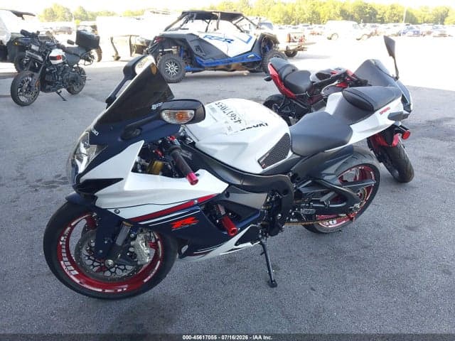 2025 SUZUKI GSX-R750 2