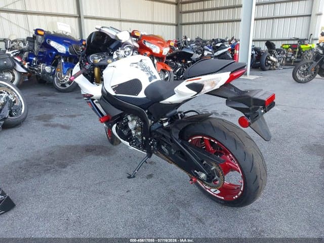 2025 SUZUKI GSX-R750 3