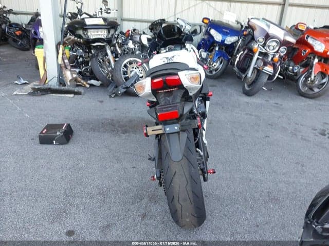 2025 SUZUKI GSX-R750 6
