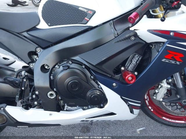 2025 SUZUKI GSX-R750 8