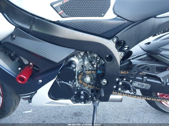 2025 SUZUKI GSX-R750 9