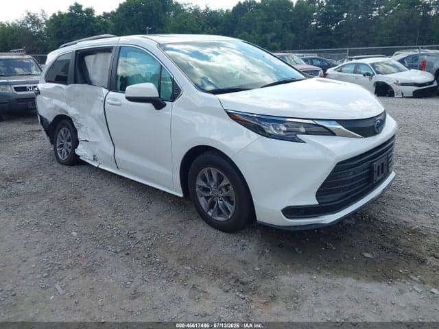 2025 TOYOTA SIENNA LE - 1