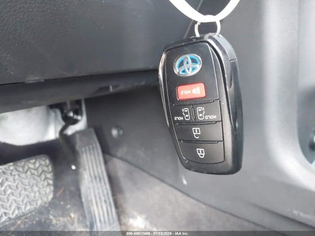 2025 TOYOTA SIENNA LE 11