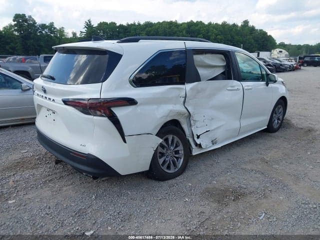 2025 TOYOTA SIENNA LE 4