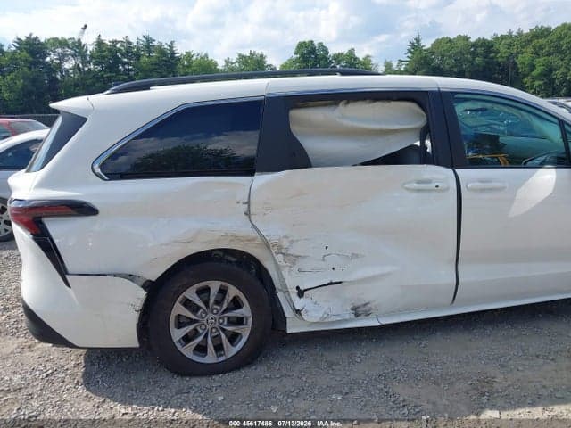 2025 TOYOTA SIENNA LE 6