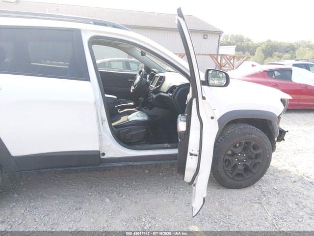 2019 JEEP CHEROKEE TRAILHAWK 5
