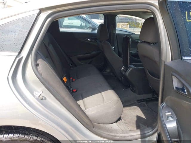 2017 CHEVROLET MALIBU 1LT 8