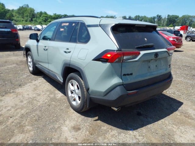2021 TOYOTA RAV4 XLE 3