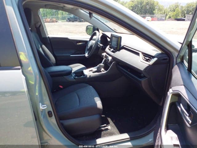 2021 TOYOTA RAV4 XLE 5