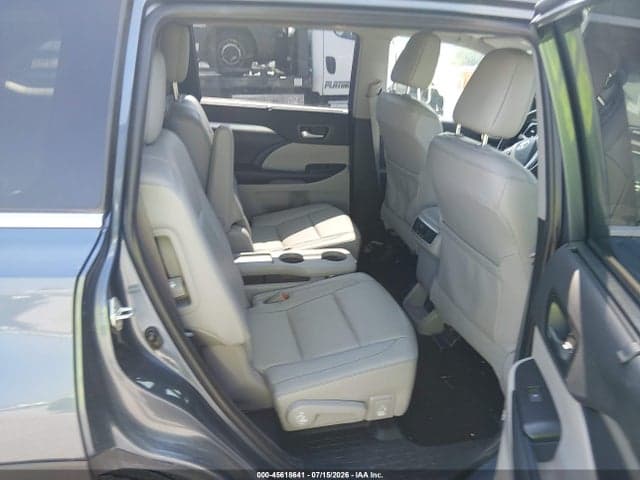2019 TOYOTA HIGHLANDER XLE 8