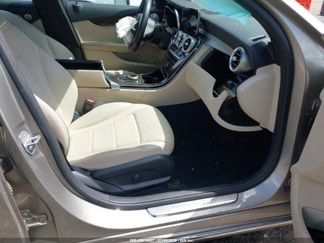 2020 MERCEDES-BENZ C 300 5