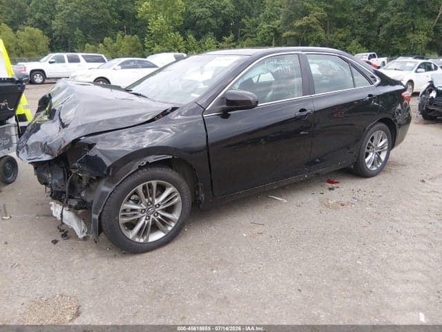 2017 TOYOTA CAMRY SE 2