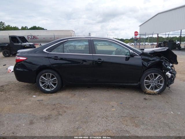 2017 TOYOTA CAMRY SE 13