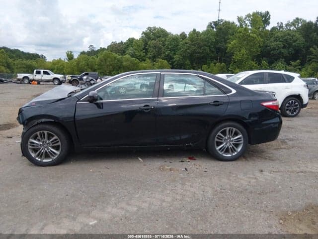 2017 TOYOTA CAMRY SE 14