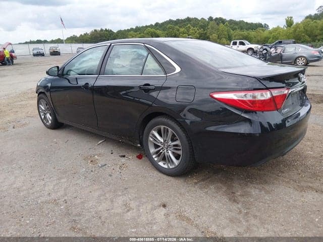2017 TOYOTA CAMRY SE 3