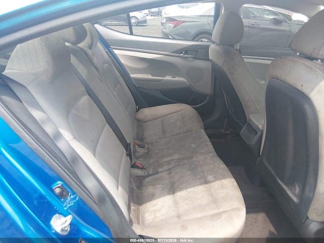 2017 HYUNDAI ELANTRA SE 8