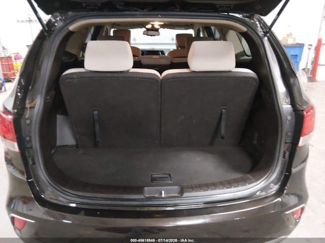2017 HYUNDAI SANTA FE SE 17