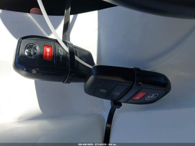 2024 TOYOTA HIGHLANDER XLE 11
