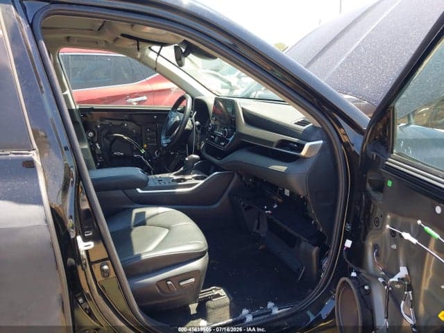 2024 TOYOTA HIGHLANDER XLE 5