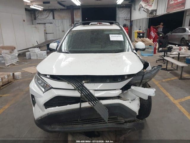 2019 TOYOTA RAV4 XLE 11