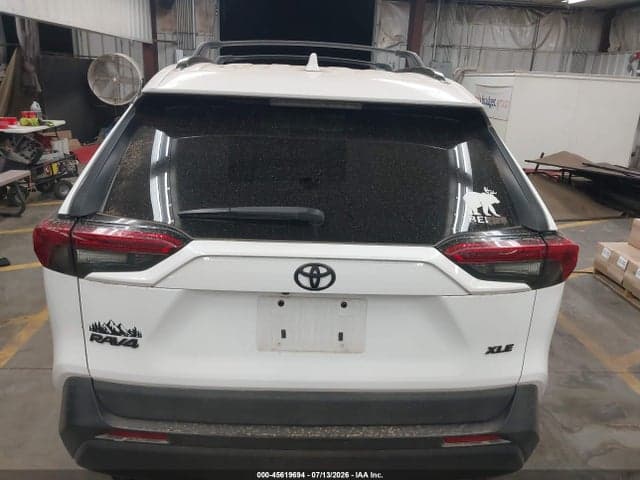 2019 TOYOTA RAV4 XLE 15